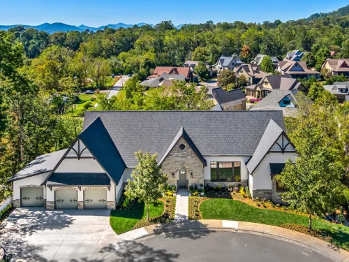 Casual Elegance at the Thoms Estate front exterior