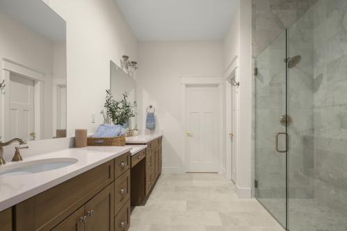 Chimney Crossing at Champion Hills bathroom with glass shower doors.