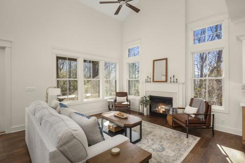 Chimney Crossing at Champion Hills living room with tall ceiliings.