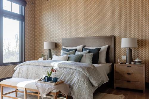 Casa Bonita bedroom with brown headboard and brown and white wall paper.