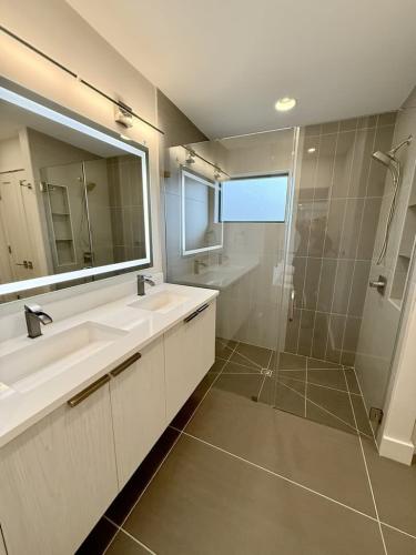 The Elie Residence shower with glass doors.
