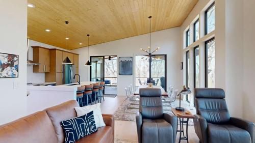 The Modern Tree House living room, dining room and kitchen.