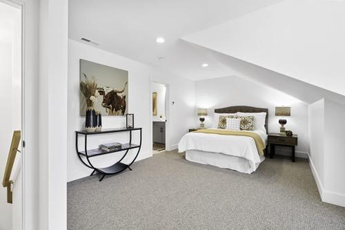 Laurelwood Village Townhomes bedroom.