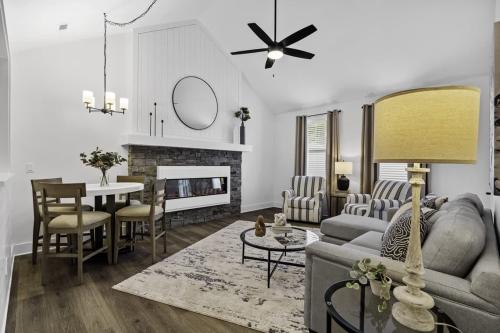 Laurelwood Village Townhomes living room.
